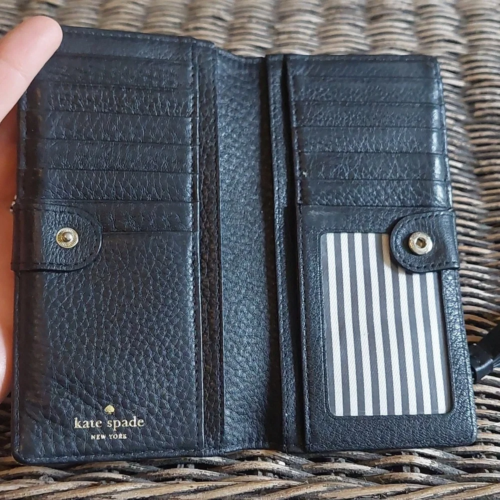 Kate Spade Leather Wallet *Final Price* - Picture 5 of 16